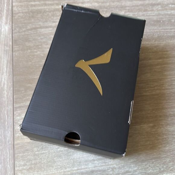 Kanso DragonFly Indoor Court Shoes Black/Gold size 7.5 NWT in box - Picture 9 of 15